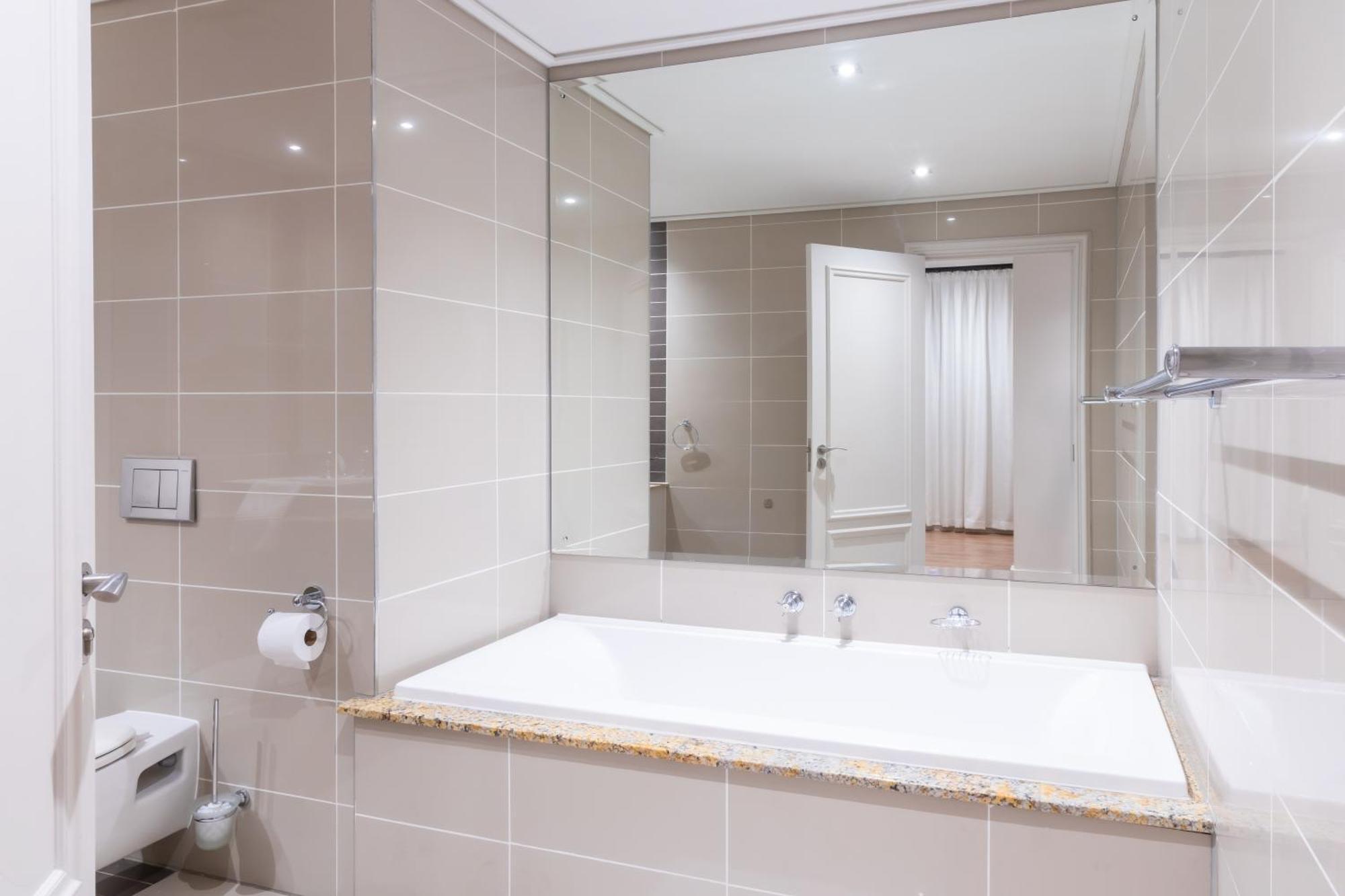 2bdr Close To V&a Waterfront - Apt209